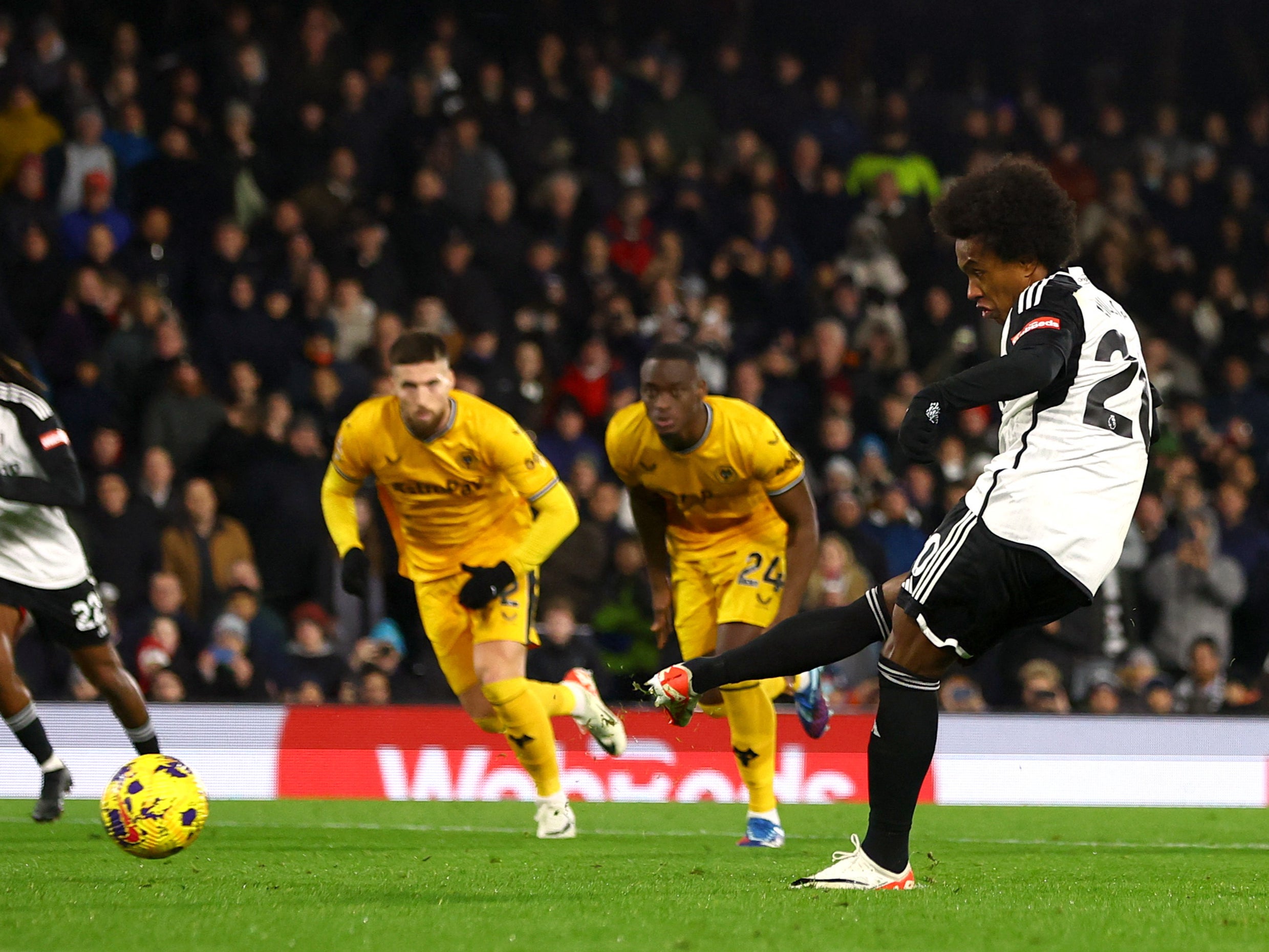 Willian converted from 12 yards late on to give Fulham victory over Wolves
