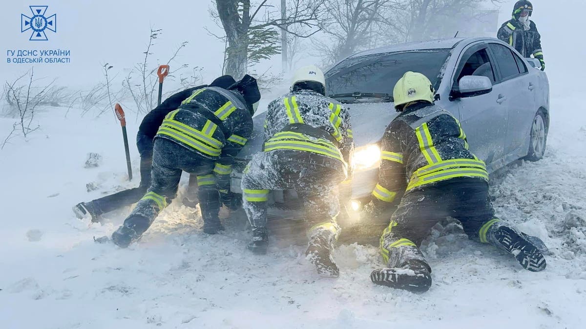 Най-малко девет загинали при удара на Украйна и Русия от мощни снежни бури