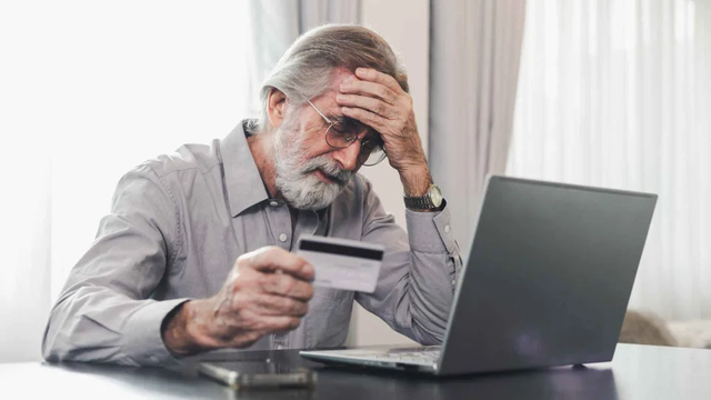 <p>Gift card scams have risen by 50% in the past year </p>