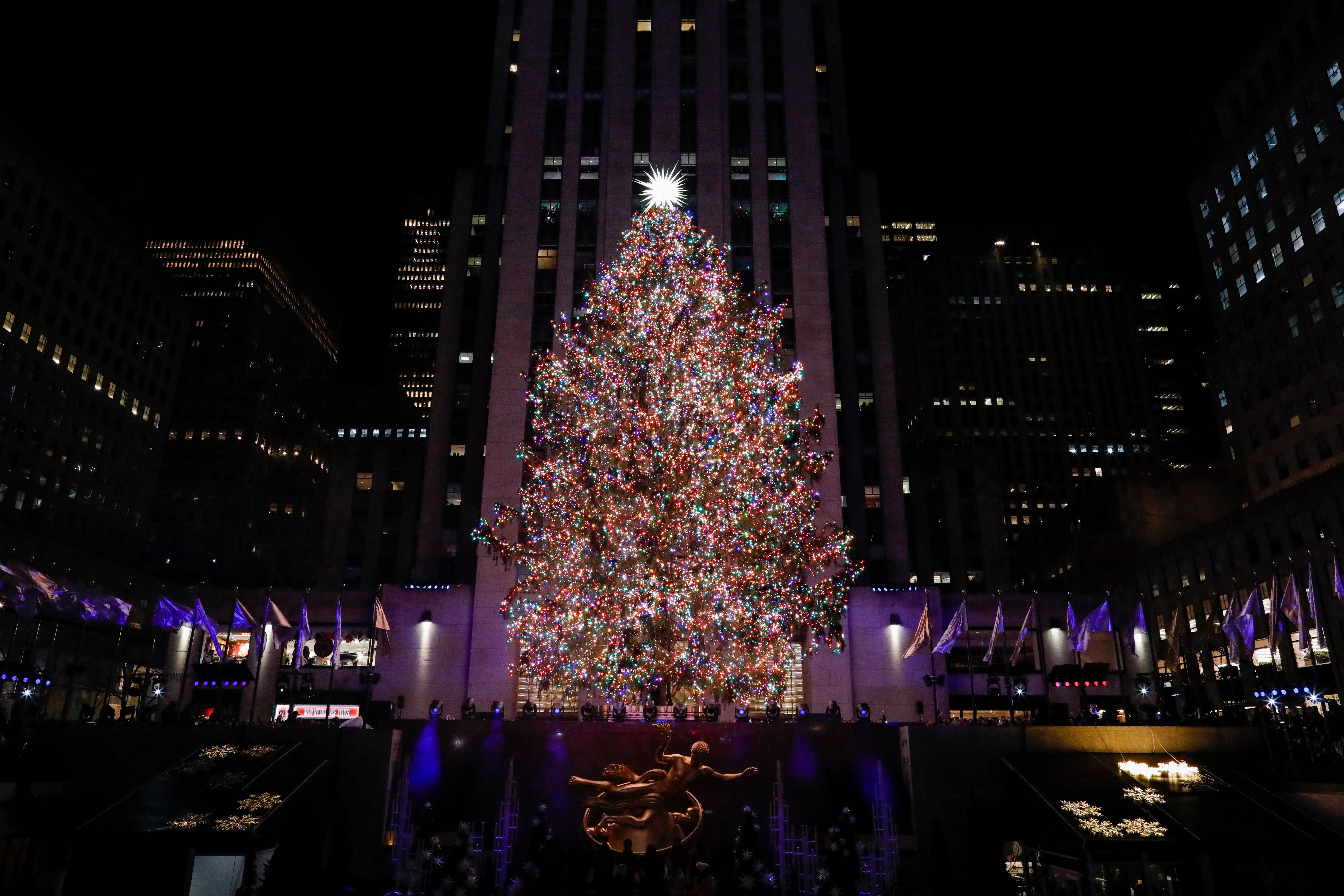 How To Watch The Rockefeller Center Christmas Tree Lighting Ceremony ...