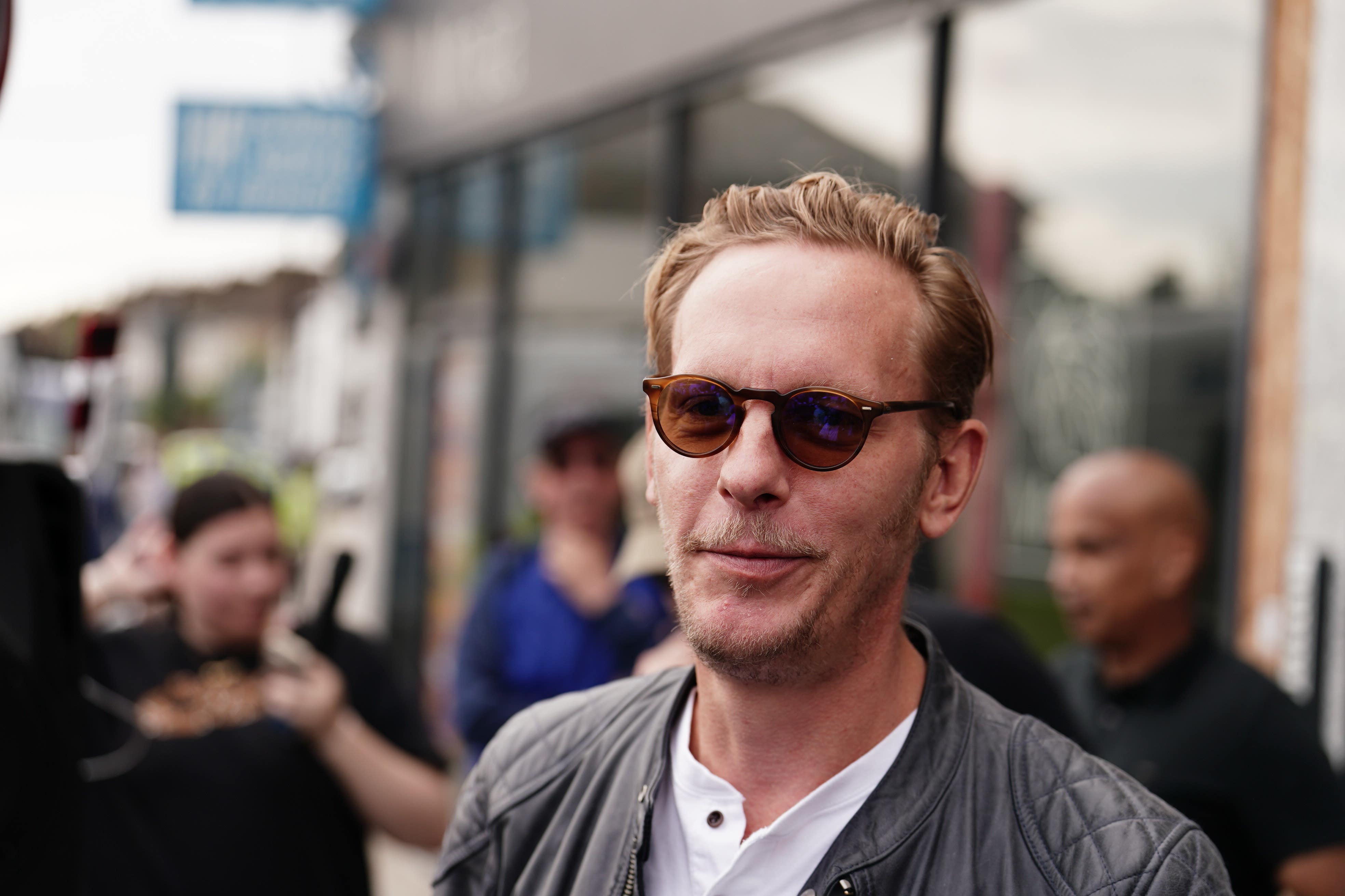 Laurence Fox apologises in court for calling people 'paedophiles' in online row - Vimarsana News