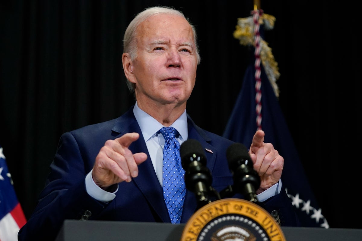 Biden now holds slight lead over Trump in new national poll