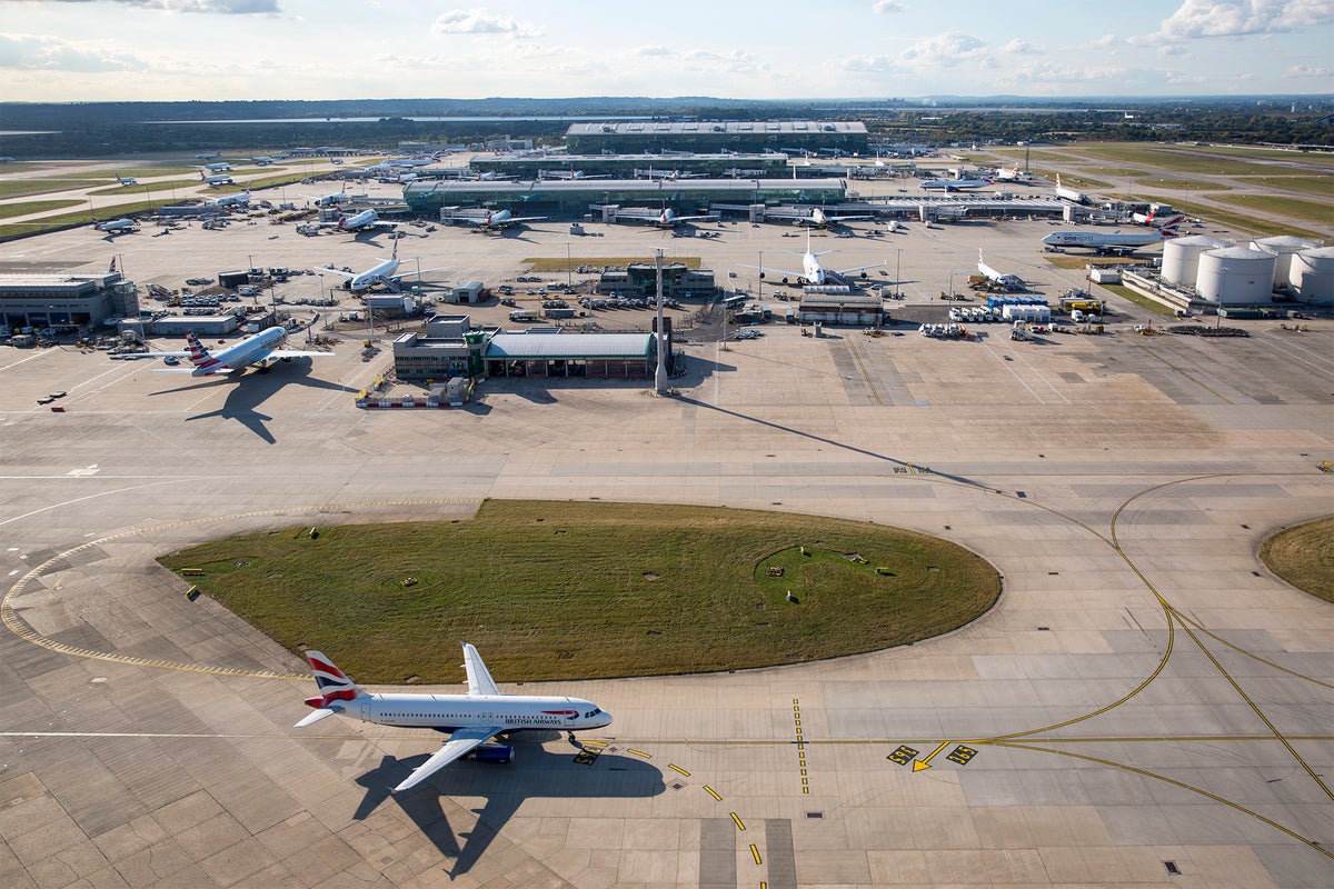 Rachel Reeves to back Heathrow expansion in bid for economic growth