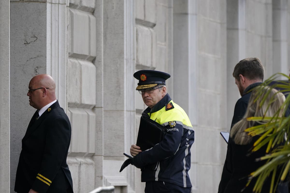 „Няма да подам оставка“ – комисарят на Garda защитава отговора на бунтовете в Дъблин