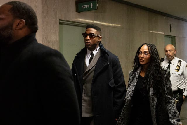 <p>Actors Jonathan Majors, center, and Meagan Good arrive at court for a jury selection on Major's domestic violence case, Wednesday, Nov. 29, 2023, in New York.</p>