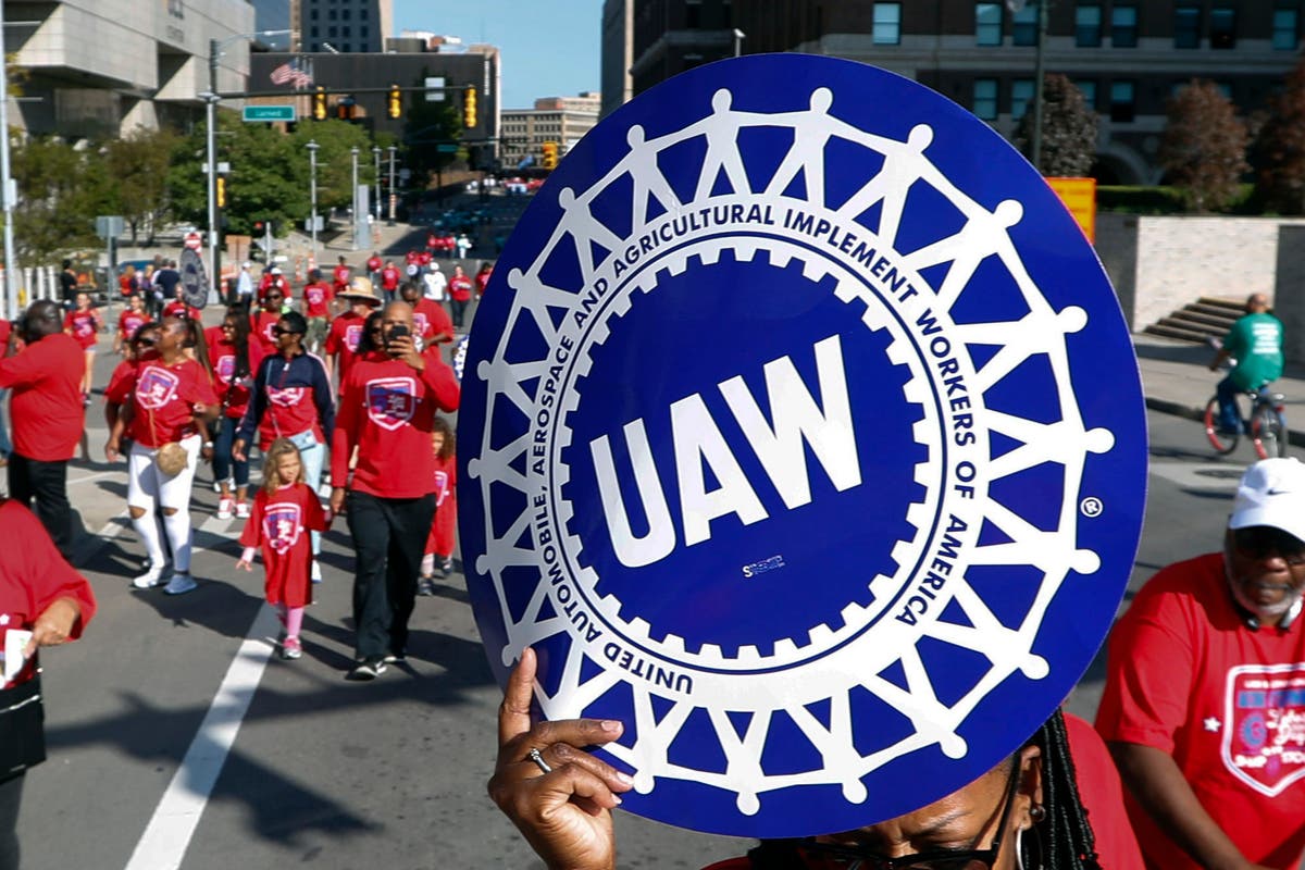 UAW ще се опита да организира работници във всички фабрики без профсъюзи в САЩ, след като спечели нови договори в Детройт