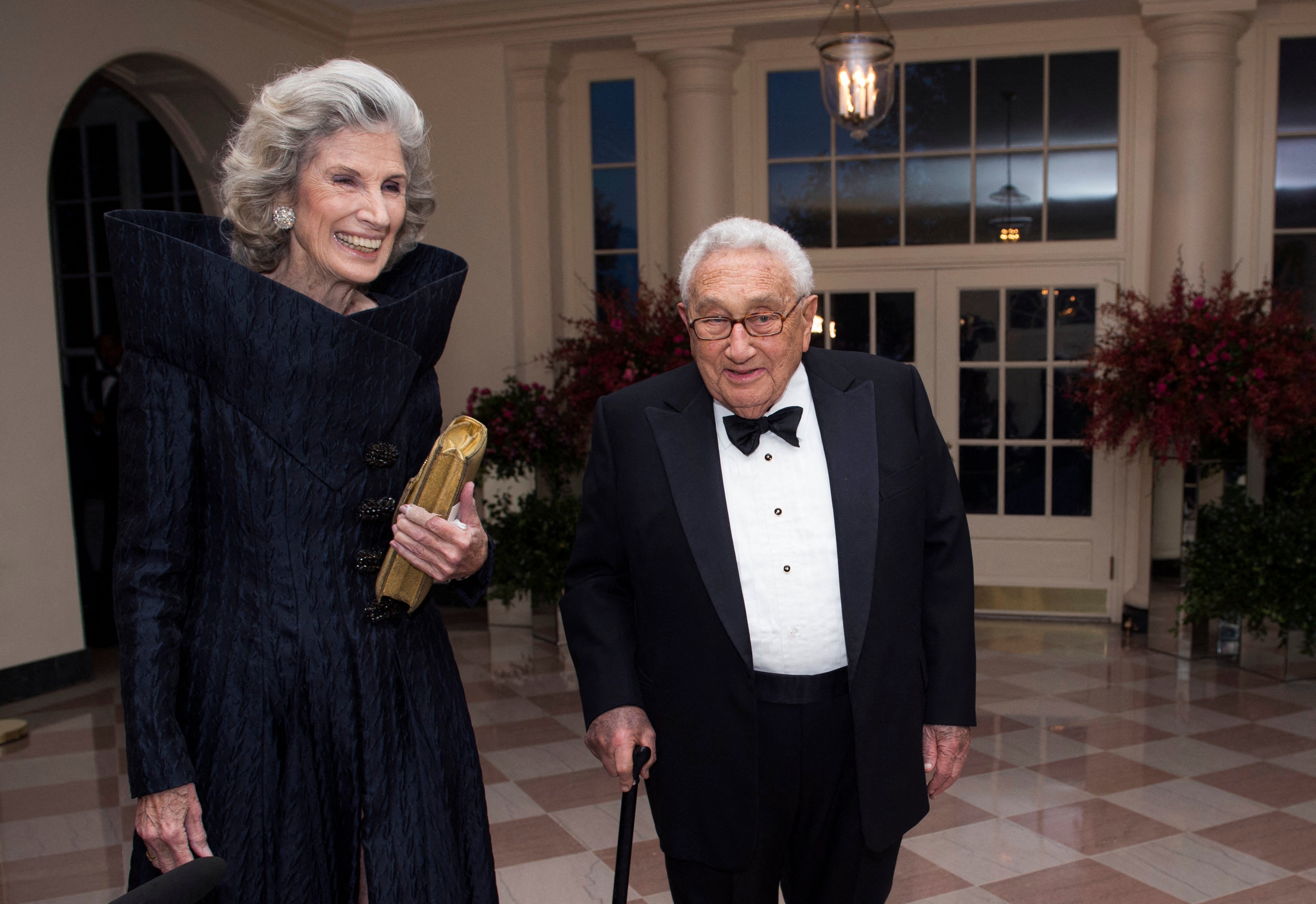 Henry Kissinger and his wife Nancy arrive for the State Dinner for President Xi of China at the White House on September 25, 2015 in Washington, DC.