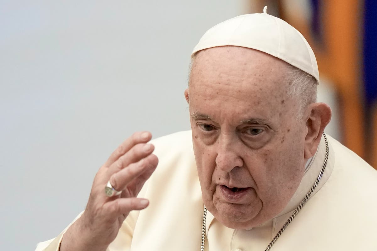 Папата казва, че има остър бронхит, лекарите му препоръчаха да не пътува, за да избегне промяна в температурата