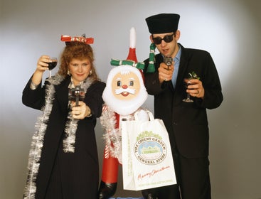 Kirsty MacColl and Shane MacGowan in a promotional image for 'Fairytale of New York'