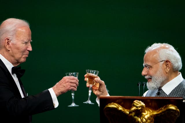 <p>US president Joe Biden and India's prime minister Narendra Modi toast during an official state dinner at the White House</p>