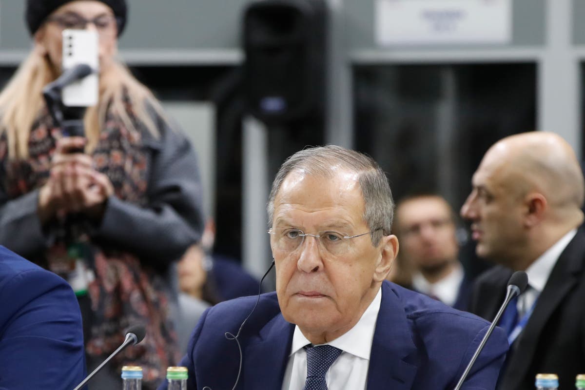 Руският външен министър говори 15 минути преди да напусне срещите