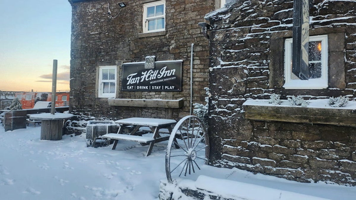 Watch snow blizzard hit Britain’s highest pub The Tan Hill Inn