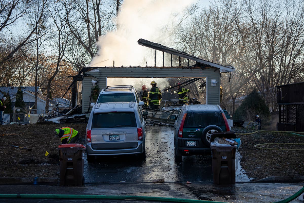 Къща избухна и избухна в пламъци в Минесота, убивайки най-малко 1 човек, каза шефът на пожарната