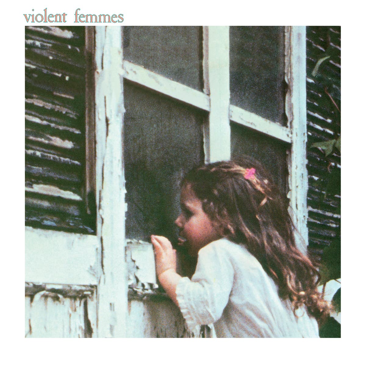 Violent Femmes (Deluxe Edition)“, излизащ в петък, е компетентен ремастер