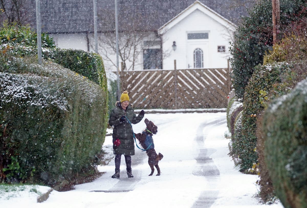 Live snow tracker UK as ‘major incident’ declared in Cumbria and Met Office issue yellow warning