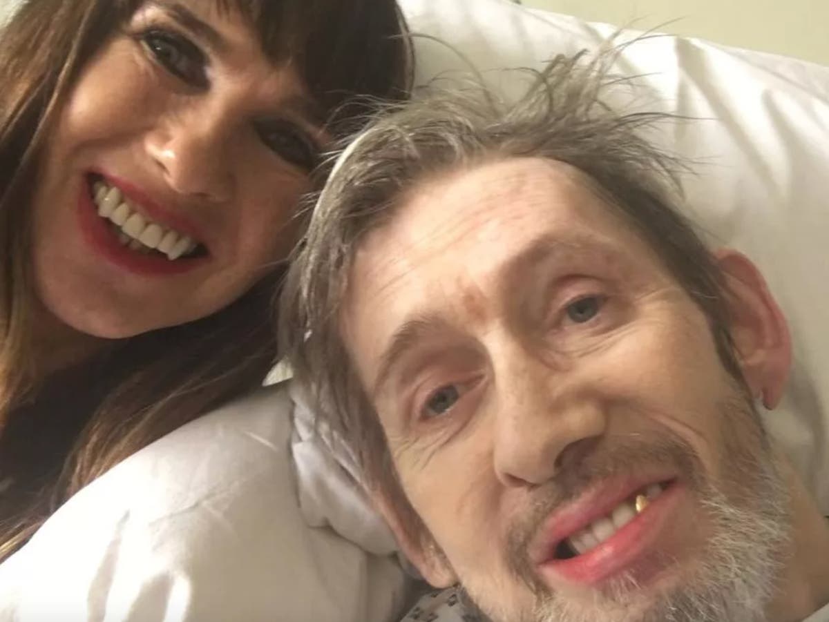 Felfedték Shane MacGowan halálának okát, miközben a világ gyászolja a Pogues frontemberét