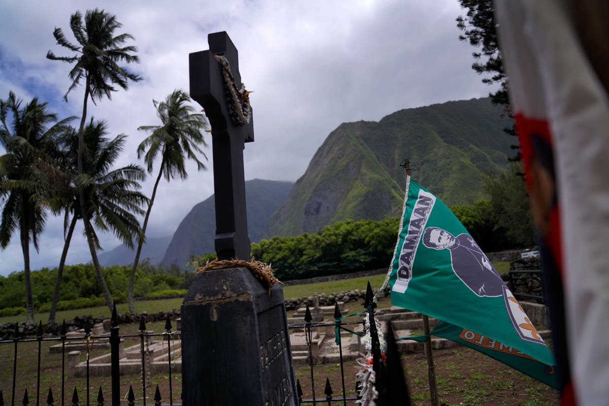 Поклонници копнеят да посетят изолиран полуостров, където католически светци са се грижили за пациенти с проказа на Хаваите