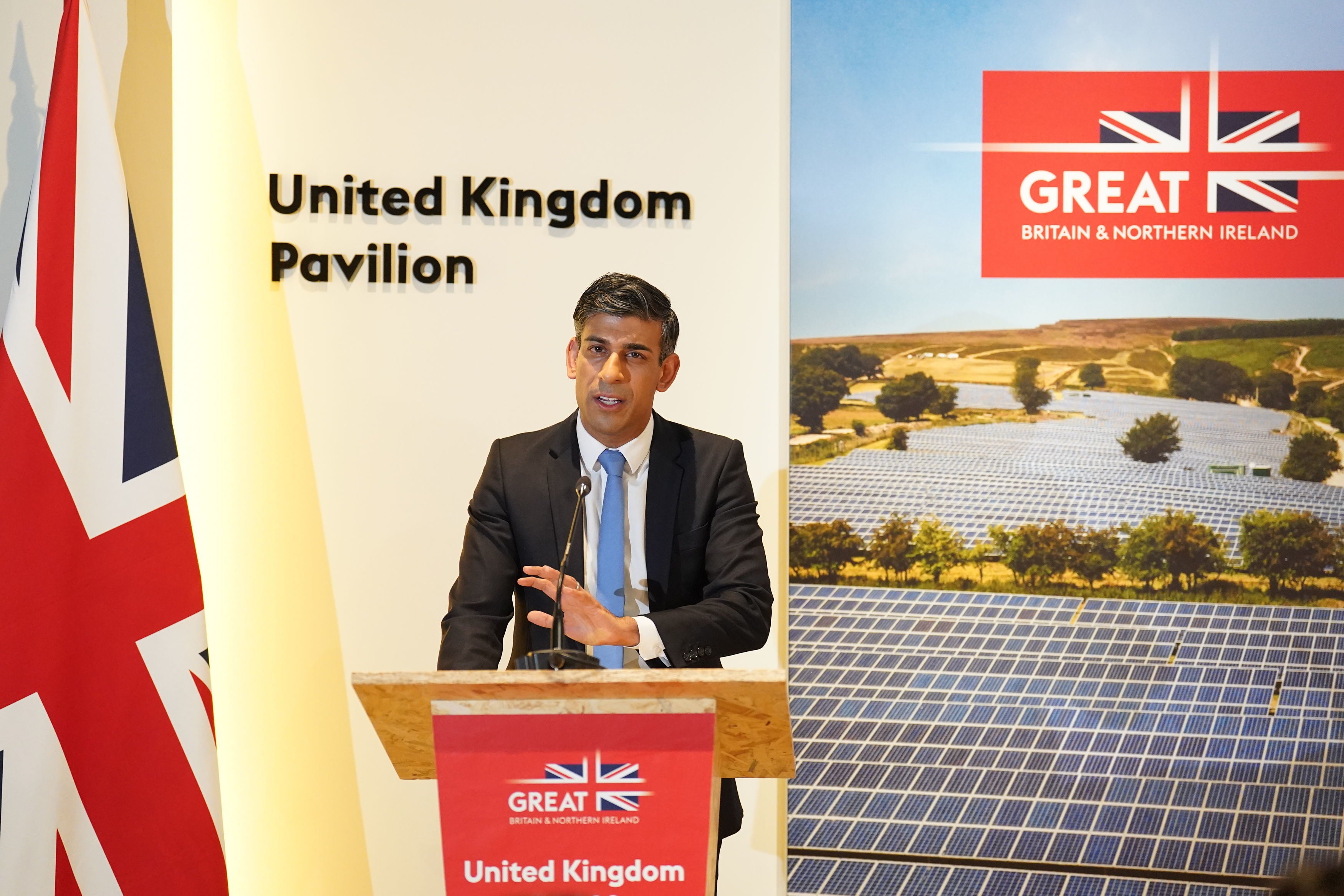 Rishi Sunak speaking to media at the climate change summit