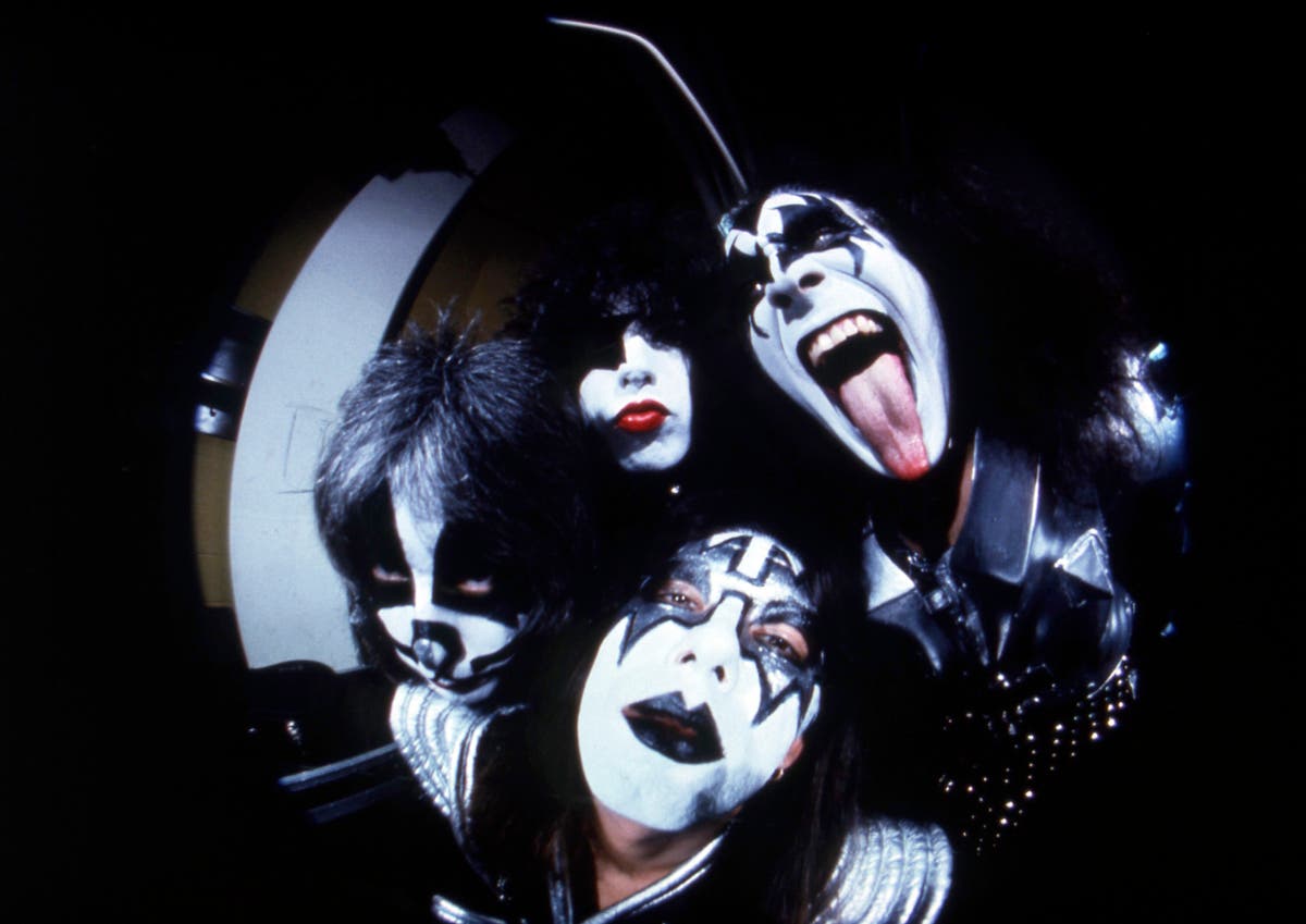 Поглед назад към 50-те години на Kiss-tory, докато легендарната група се готви да направи последния си поклон