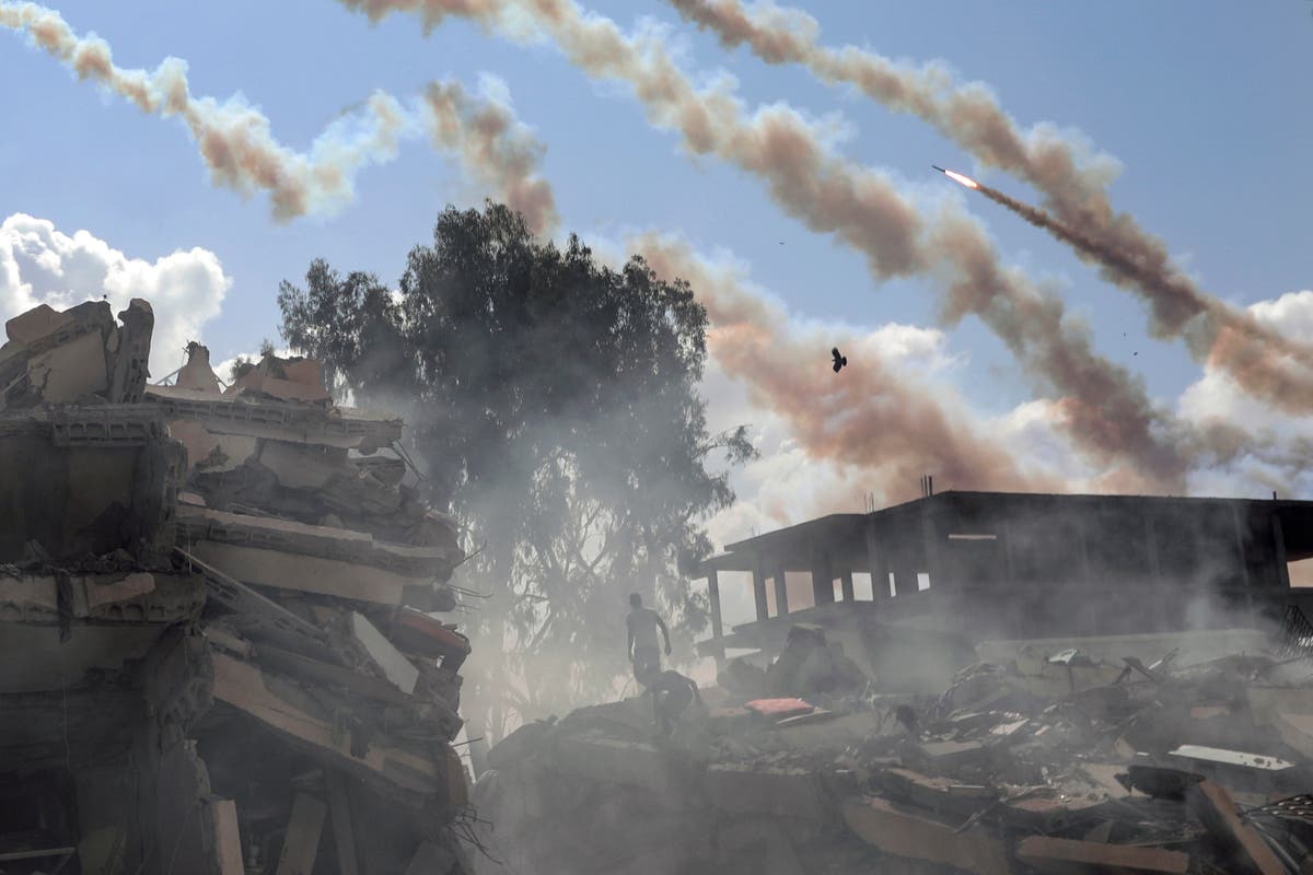 Израел се оттегля от преговорите за прекратяване на огъня в „задънена улица“, докато нанася удари по стотици цели в Газа
