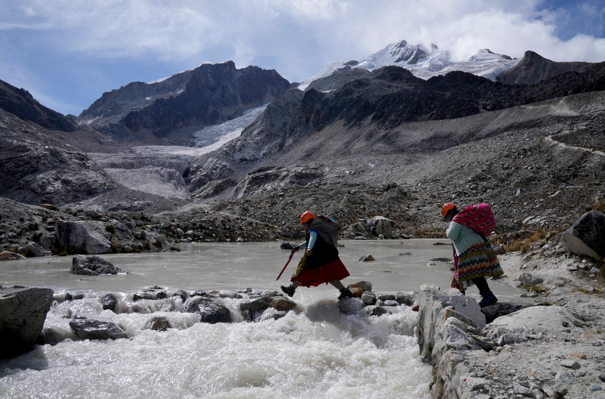 Коренните жени алпинистки в Боливия се страхуват за бъдещето си, тъй като ледниците в Андите се топят