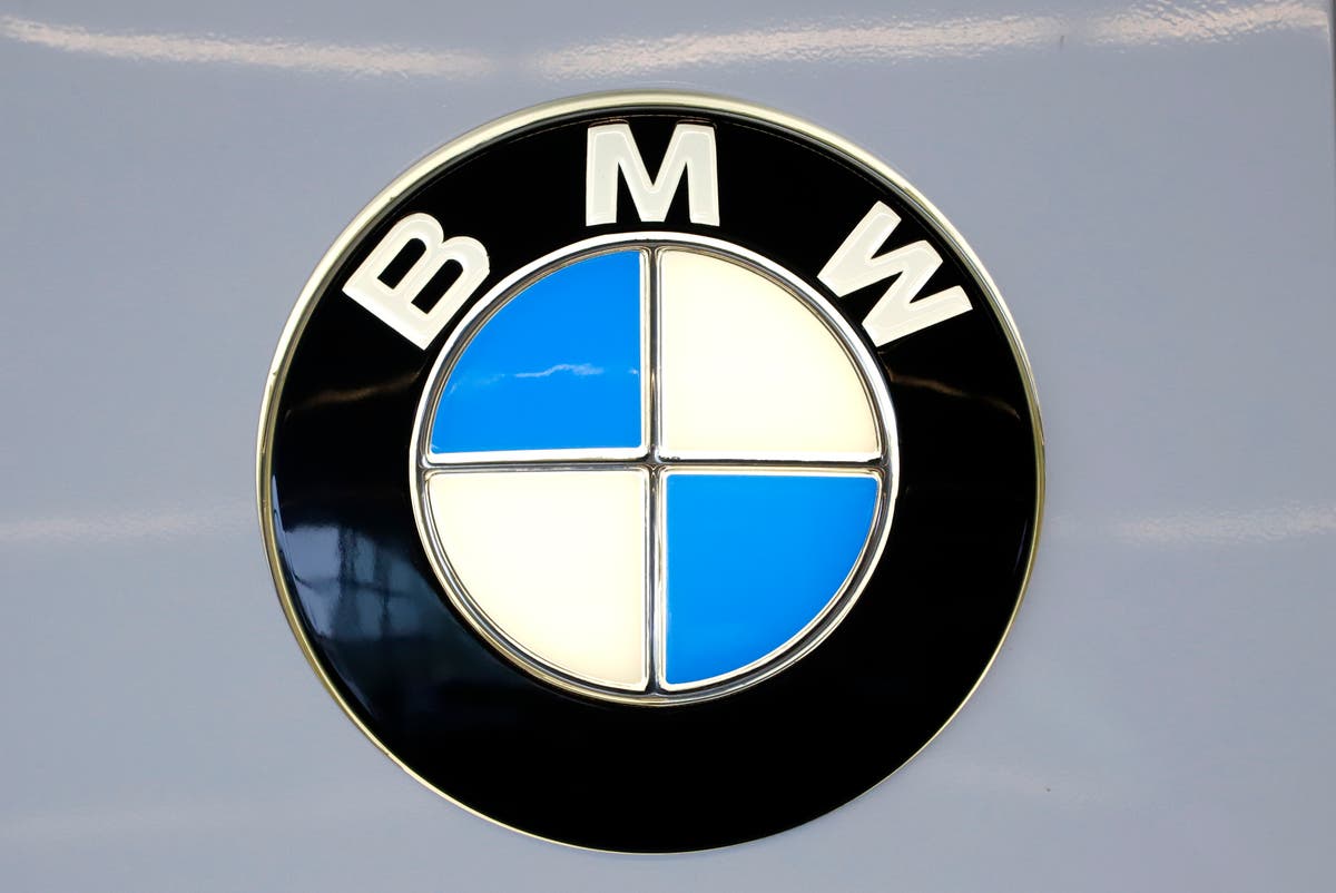 BMW изтегля SUV, след като помпата за надуване на въздушната възглавница Takata се разпадна, хвърляйки шрапнел и ранявайки водача