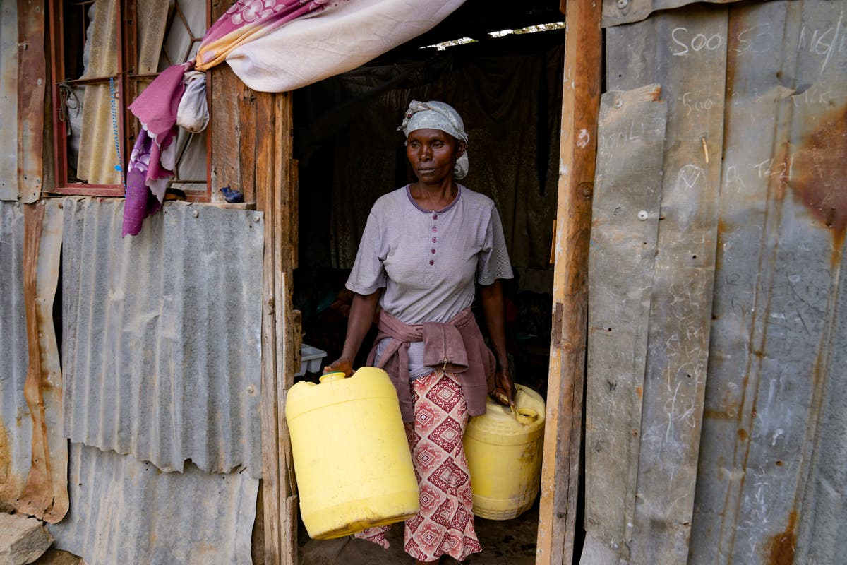 В някои квартали в застрашената от суша Кения чистата вода е оскъдна. Филтрите са едно решение
