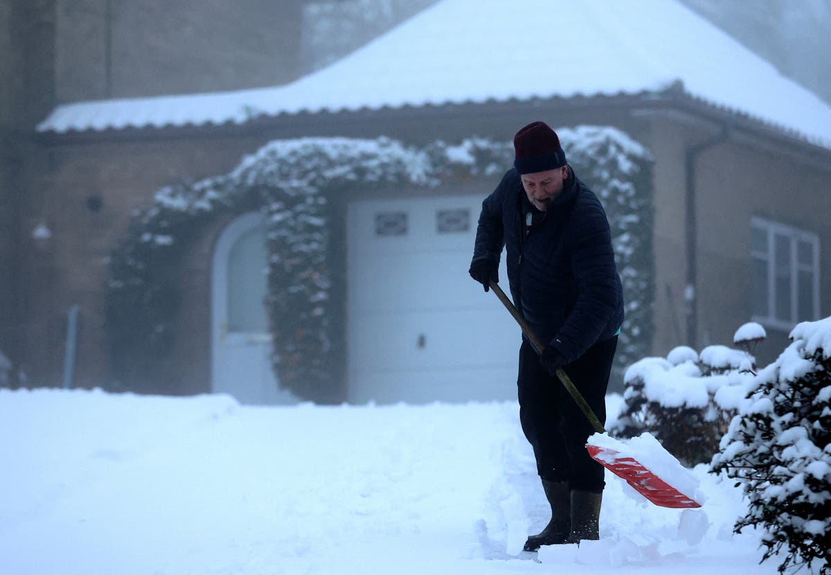 World - Britain faces ‘ice rink Monday’ as Met Office issues snow and ...