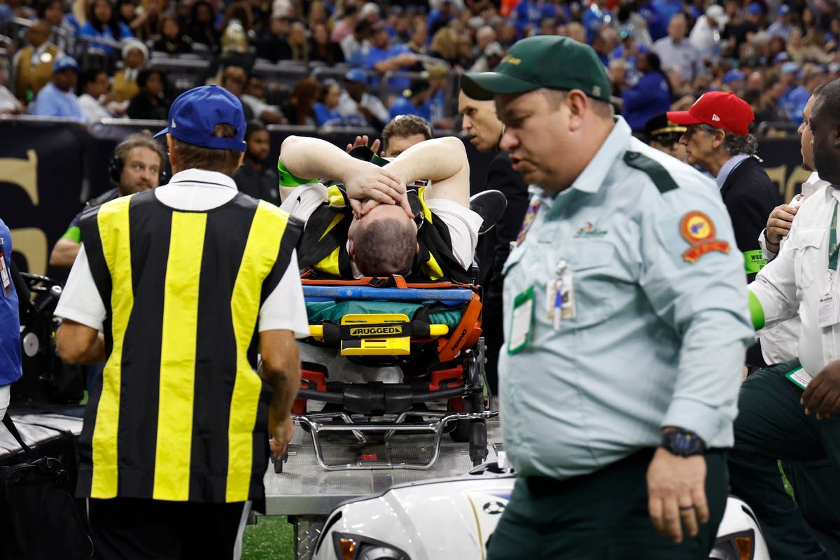 Член на екипажа на веригата изкълчи коляното си по време на мача на Lions-Saints