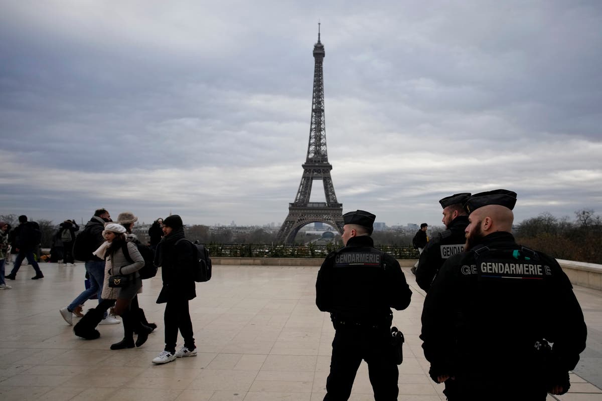 Френското разследване на фаталната атака край Айфеловата кула разглежда психичното заболяване на заподозрения