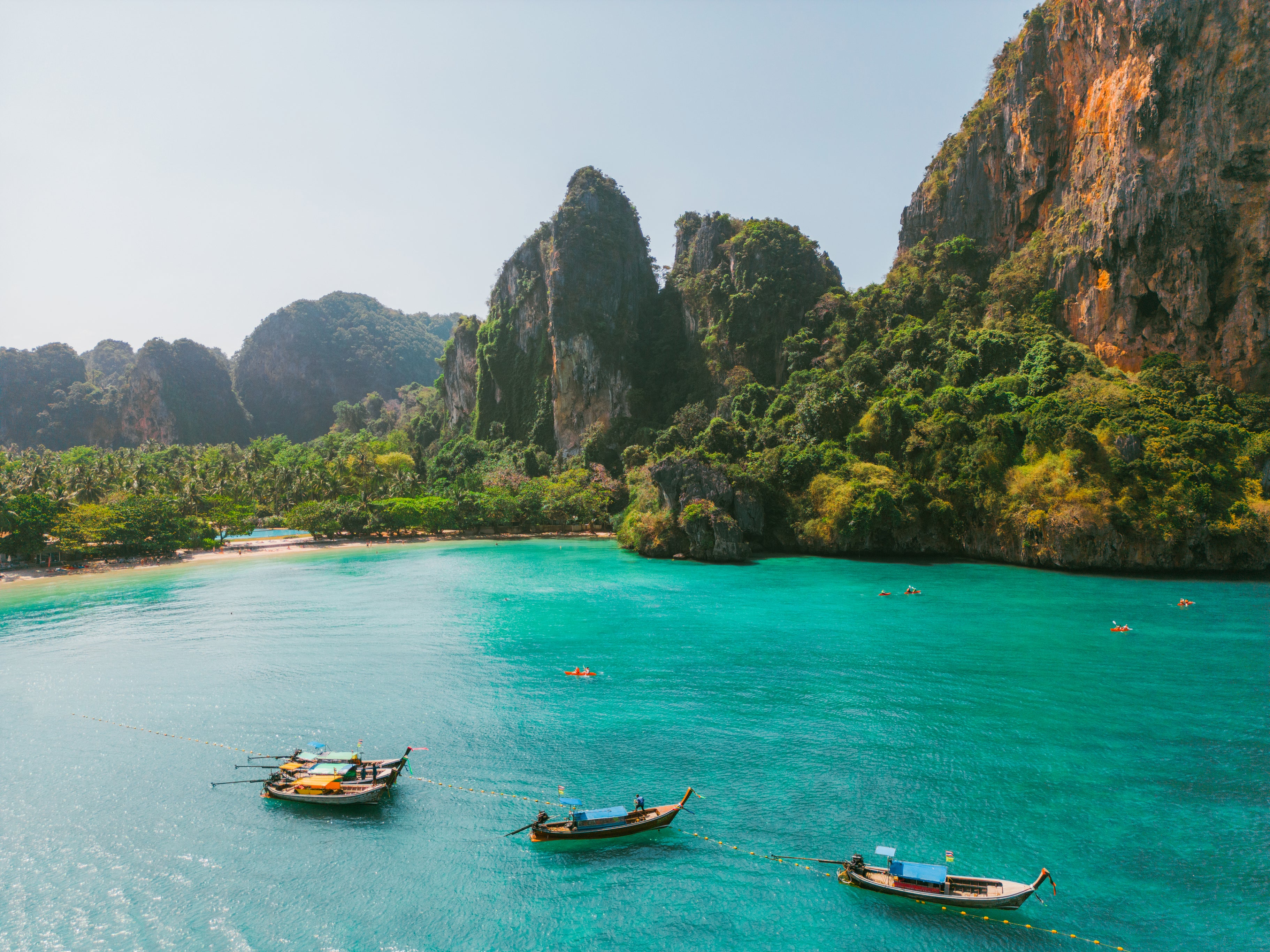 With temperatures in the low 30s, it’s no wonder backpackers flock to Phuket