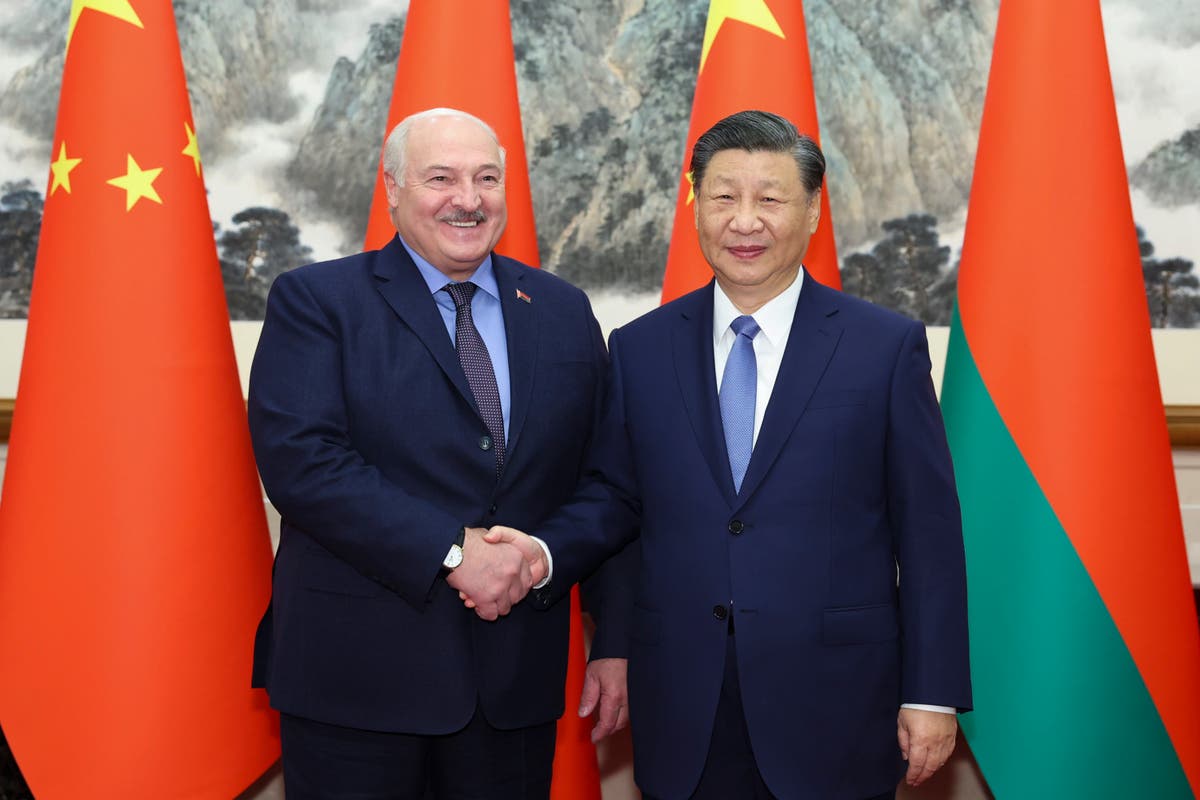 Китайският президент Си приветства президента на Беларус Александър Лукашенко в Пекин