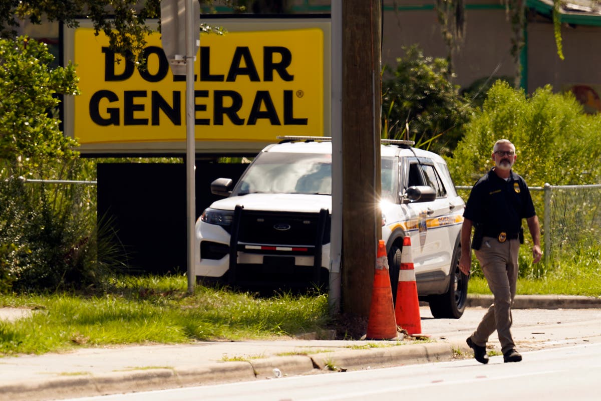 След расистка стрелба, при която загинаха 3-ма, семейството съди Dollar General и други за слаба сигурност