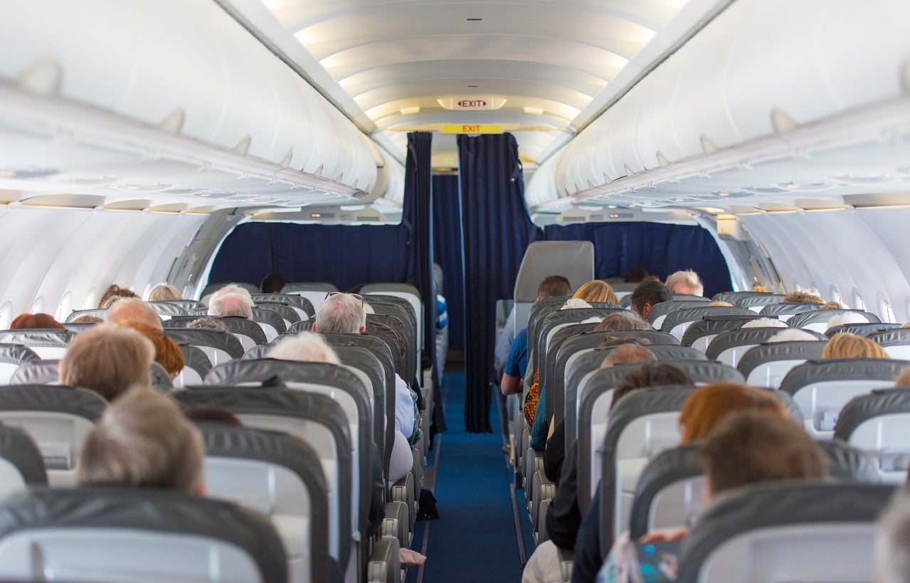 According to the FBI, sexual assaults during flights usually occur when it is dark in the cabin and are usually directed against victims who are sitting by the window or in the middle.