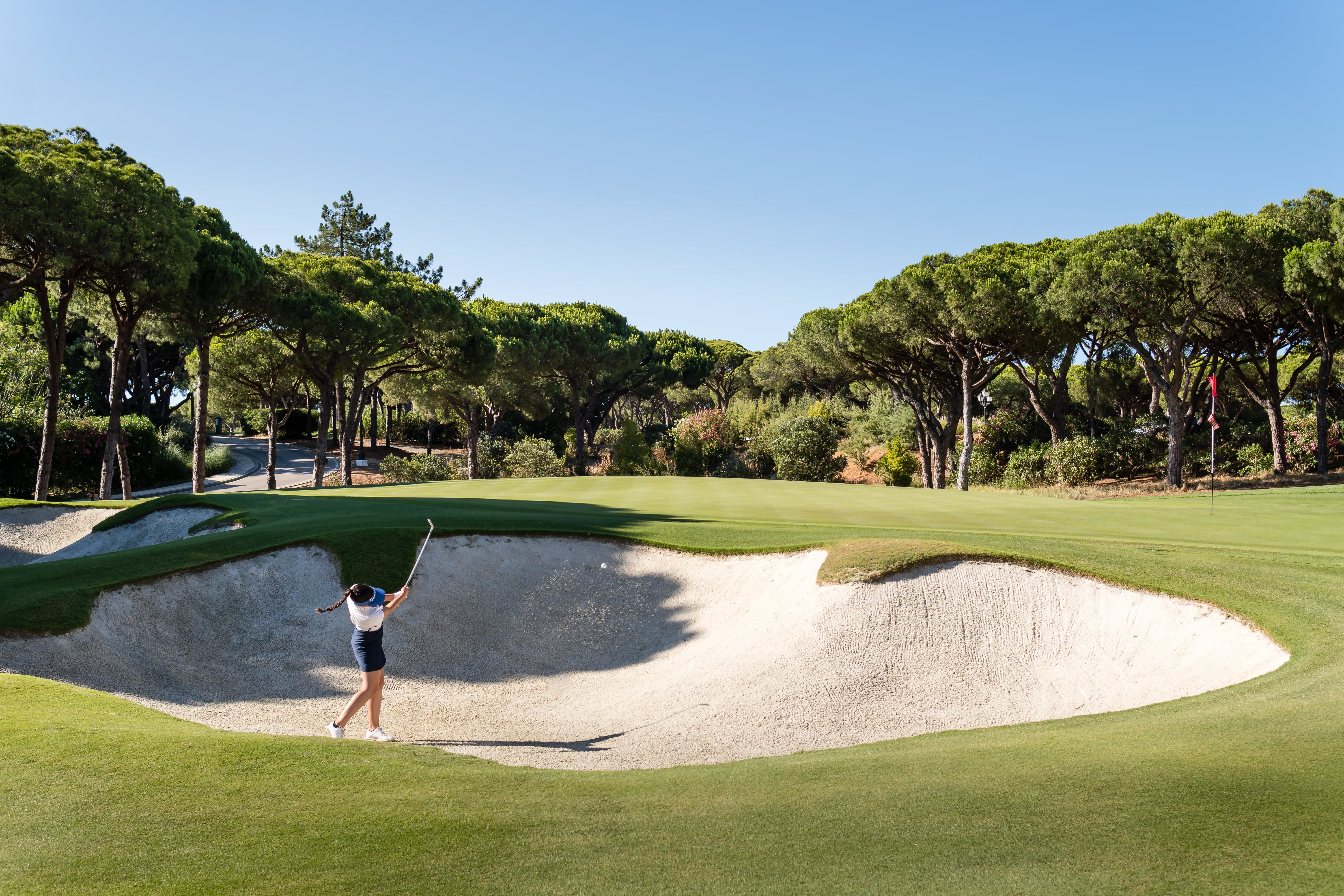 With over 40 courses set amid stunning scenery, it’s no wonder golfers flock to the Algarve