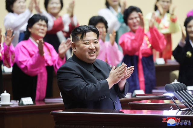 Ông Kim Jong-un bật khóc trước hàng ngàn “bà mẹ” Triều Tiên 