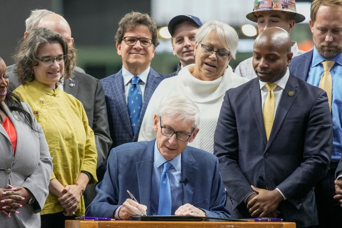 Губернаторът на Уисконсин подписва план за $500 милиона за финансиране на ремонти и надстройки на стадион Брюърс