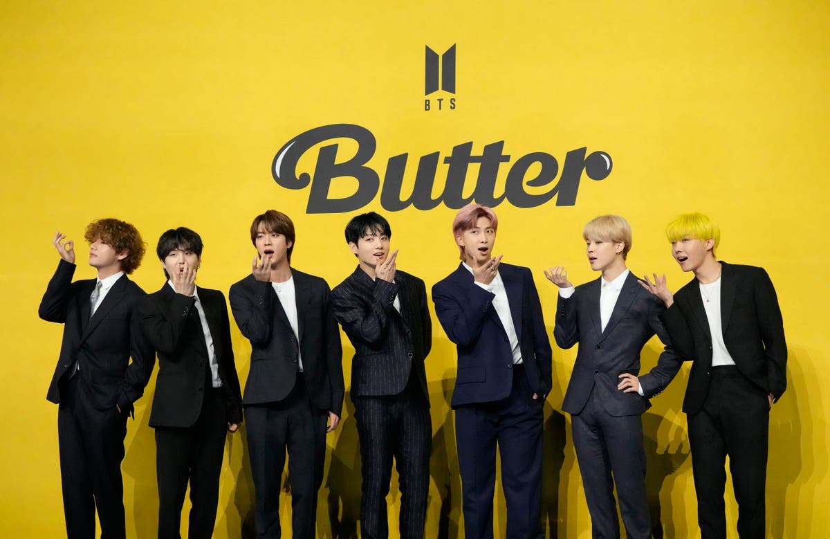 Още 4 члена на K-pop супергрупата BTS започват задължителна военна служба в Южна Корея