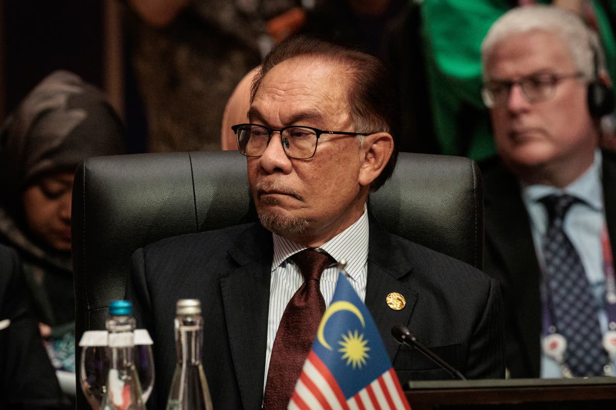 Малайзийският лидер назначава технократ за свой заместник-министър на финансите при разместване в кабинета
