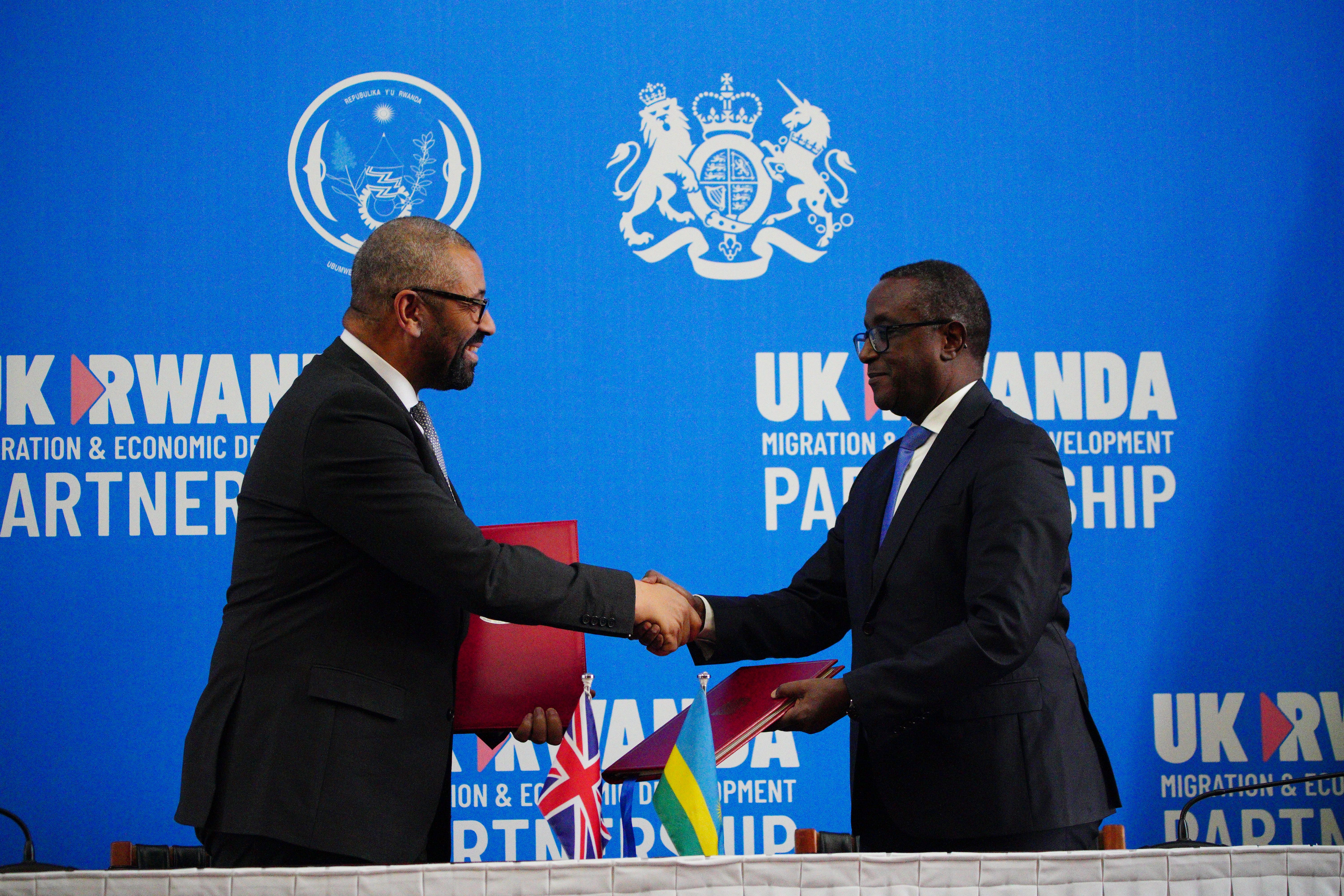 James Cleverly and Rwandan foreign minister Vincent Biruta sign the new treaty