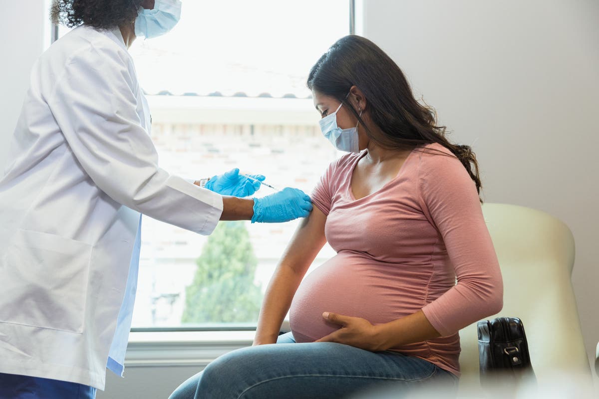 На бременните жени е казано да се ваксинират на фона на скока на предполагаемите случаи на магарешка кашлица