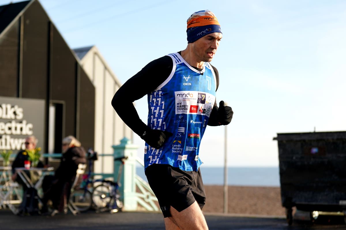 Kevin Sinfield enjoys sunshine and blue skies in Brighton as challenge continues