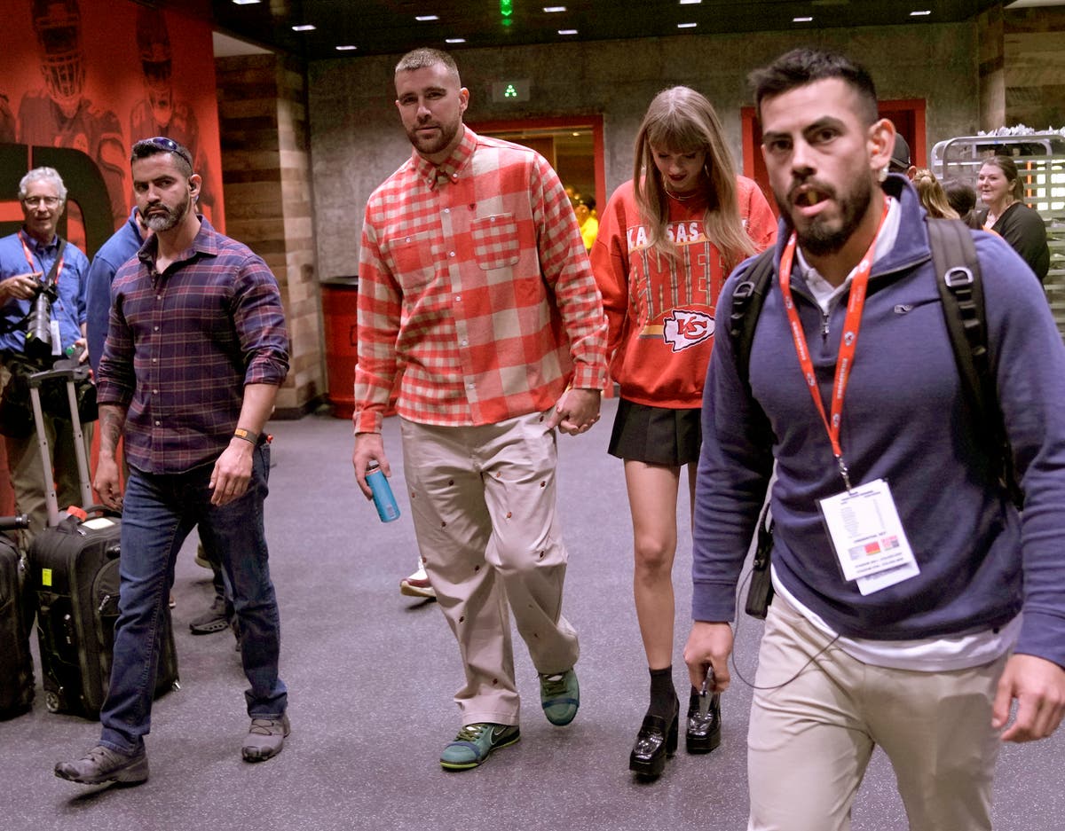 Fans fawn over new image of Taylor Swift and Travis Kelce