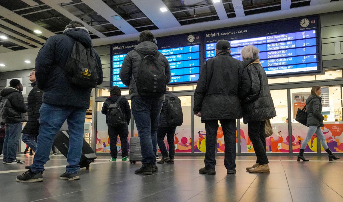 Напускането следва 20-часова стачка на 16 ноември, когато Deutsche Bahn