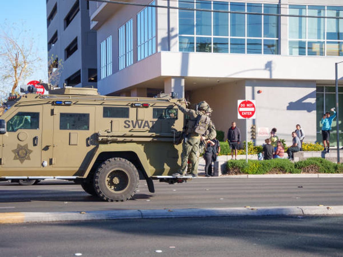 UNLV стрелба - на живо: Съобщава се за трима убити при нападение в Лас Вегас