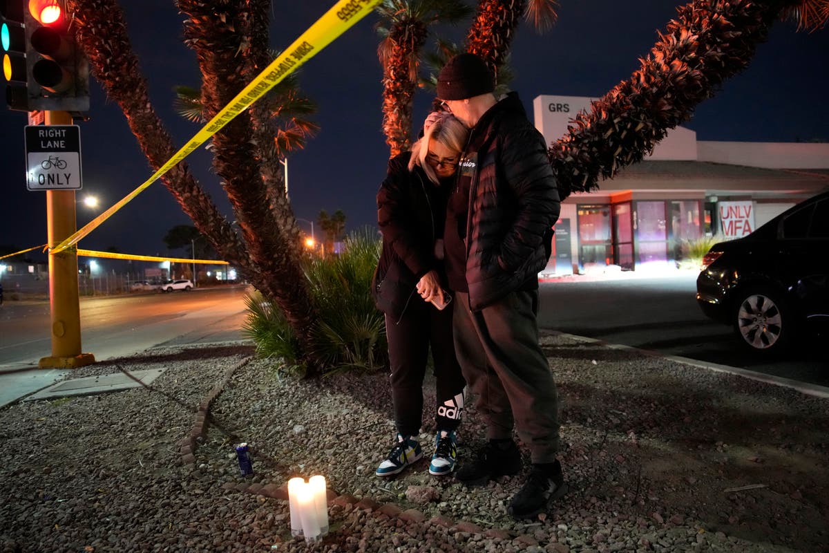 Стрелецът от Вегас, който уби 3-ма, беше професор, който наскоро кандидатства за работа в UNLV, казва източник на AP