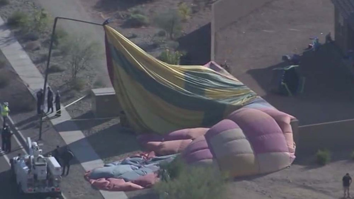 Hot air balloon crashes metres away from Phoenix resident’s backyard