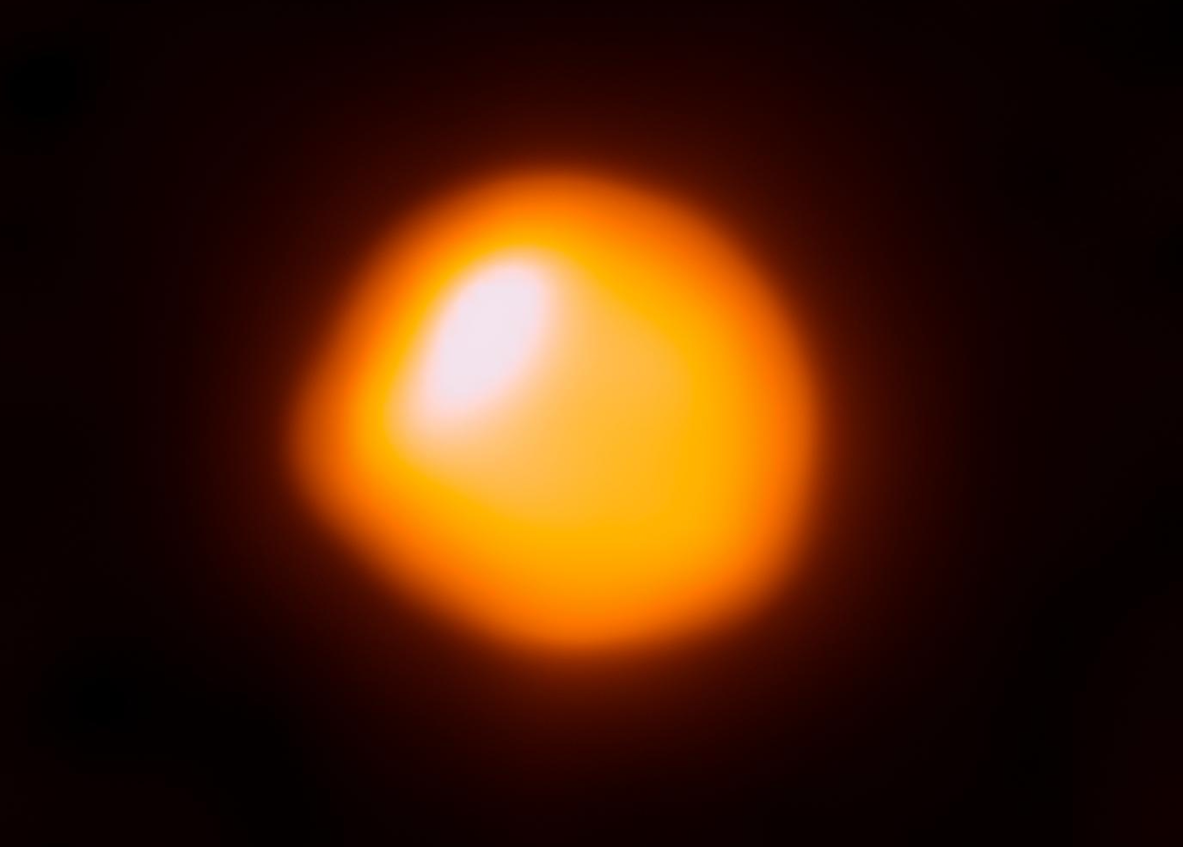 <p>An image of Betelgeuse captured in 2017 by the Atacama Large Millimeter/submillimeter Array, showing probable convection cells at the surface</p>