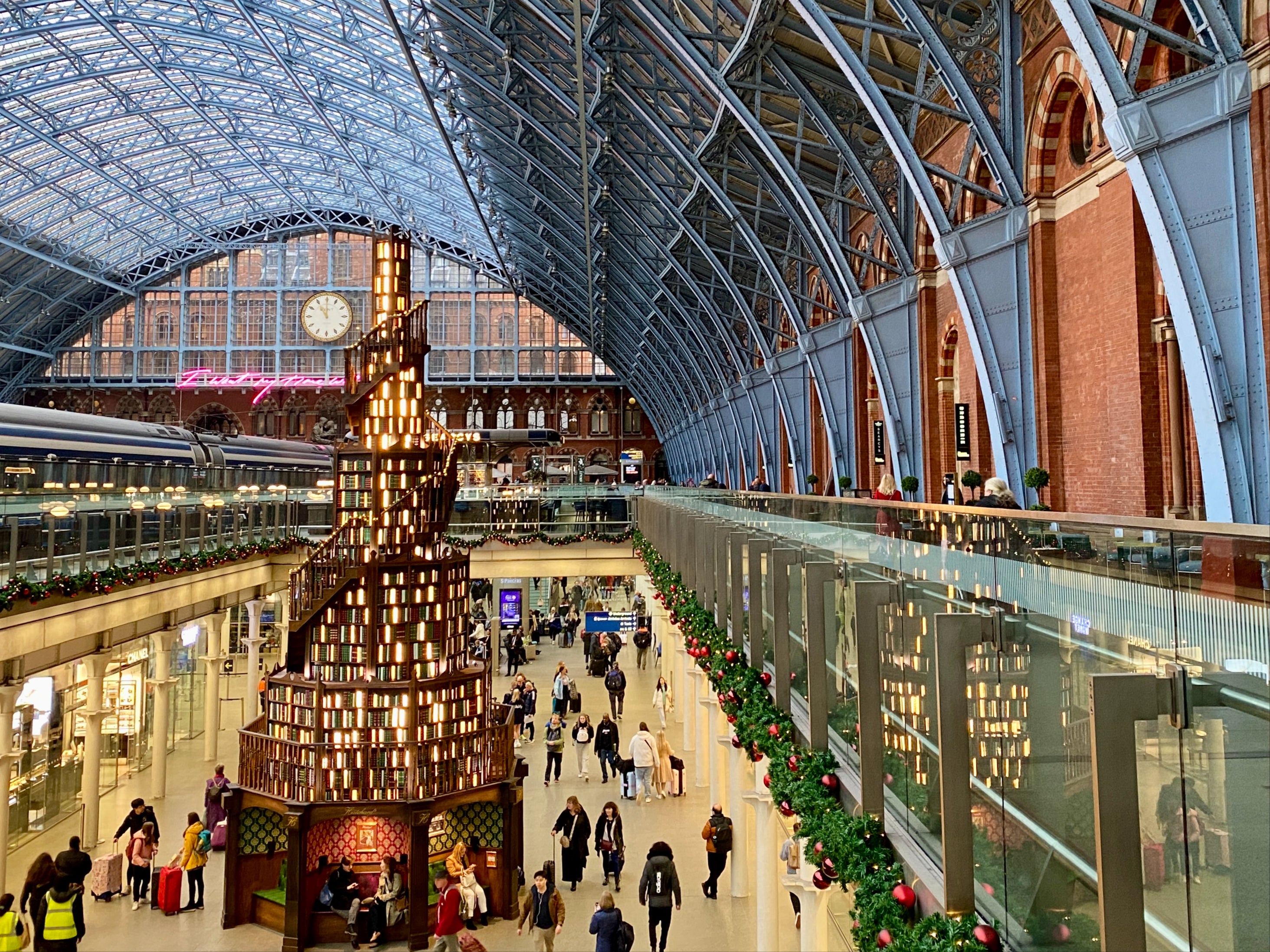 christmas-journey-the-busiest-days-on-trains-at-airports-and-on-the-roads