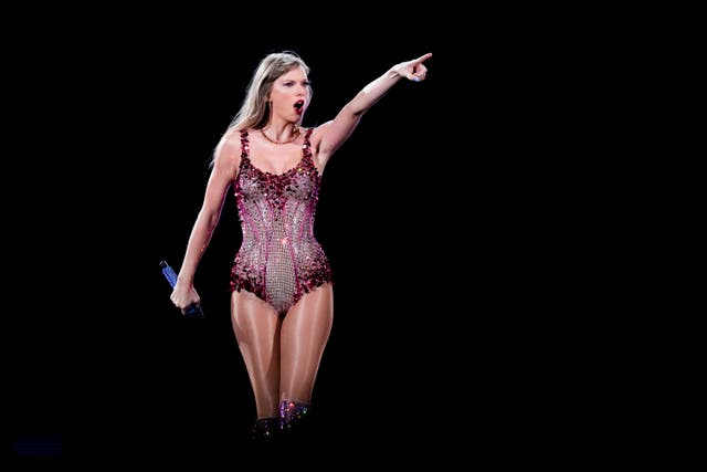 <p>Taylor Swift performs in South America </p>